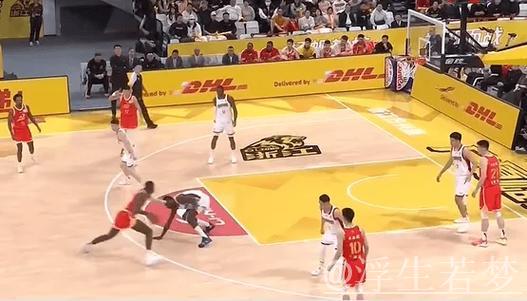 桑普森双变向戏耍对手,脚踝终结后单臂暴扣热血庆祝 桑普森双变向戏耍对手,脚踝终结后单臂暴扣热血庆祝